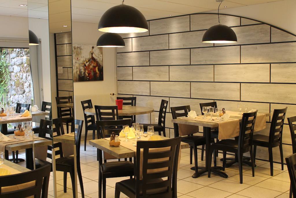 Hotel Restaurant Aux Genets D'Or Mandailles-Saint-Julien Esterno foto