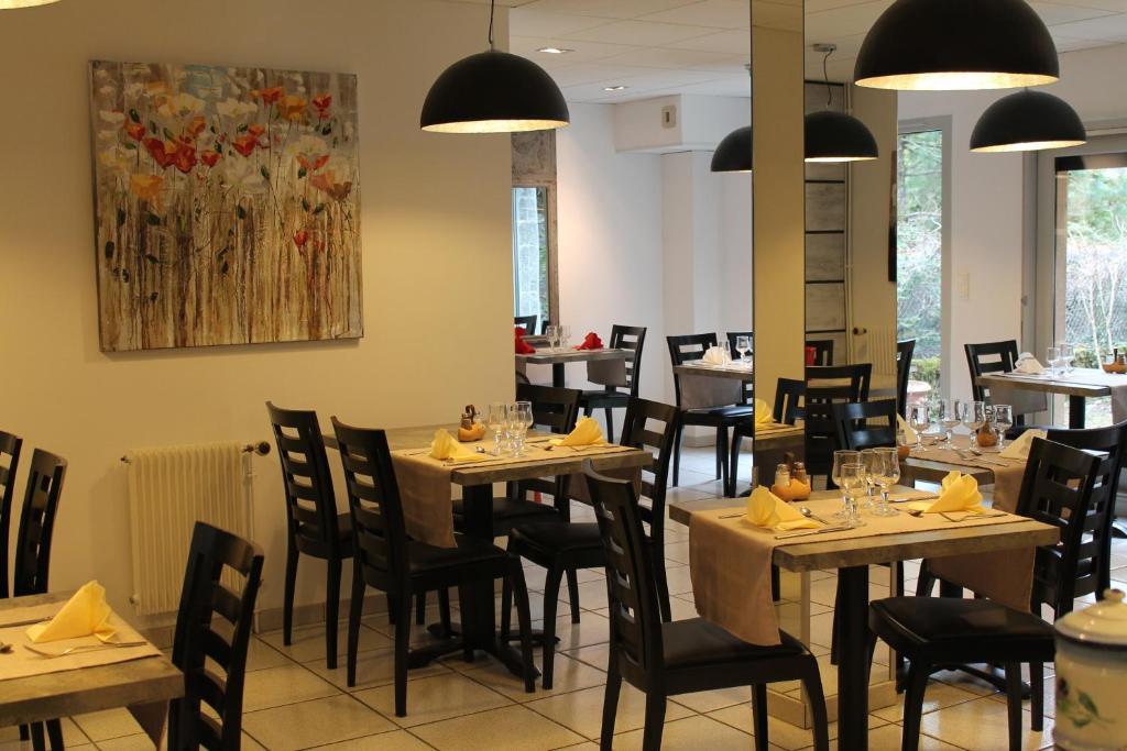 Hotel Restaurant Aux Genets D'Or Mandailles-Saint-Julien Esterno foto